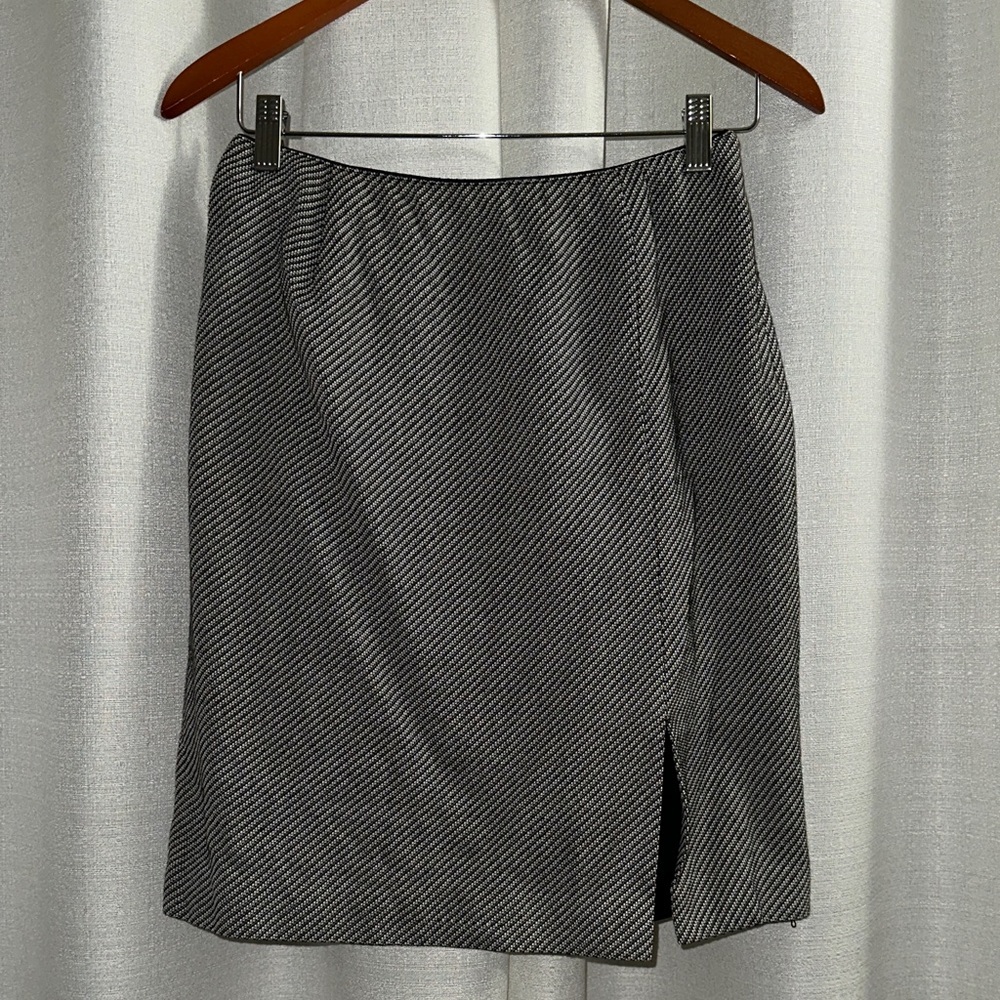 Elegant Gray Striped Pencil Skirt